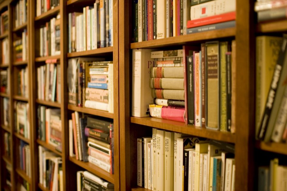 Tweedehands boeken - İkinci El Kitaplar